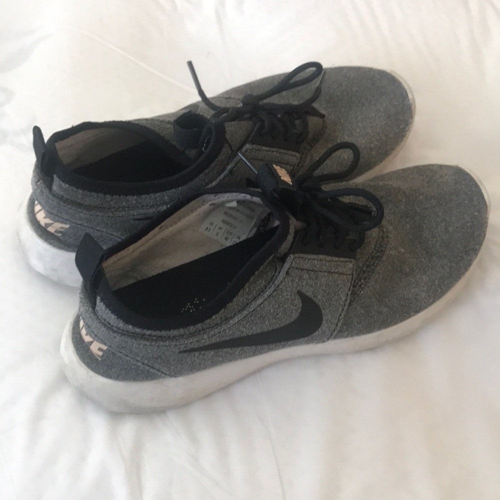 Black/grey Nike shoes